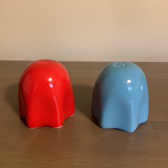 Paladone Pac-Man Salt and Pepper Shakers - Picture 4 of 7